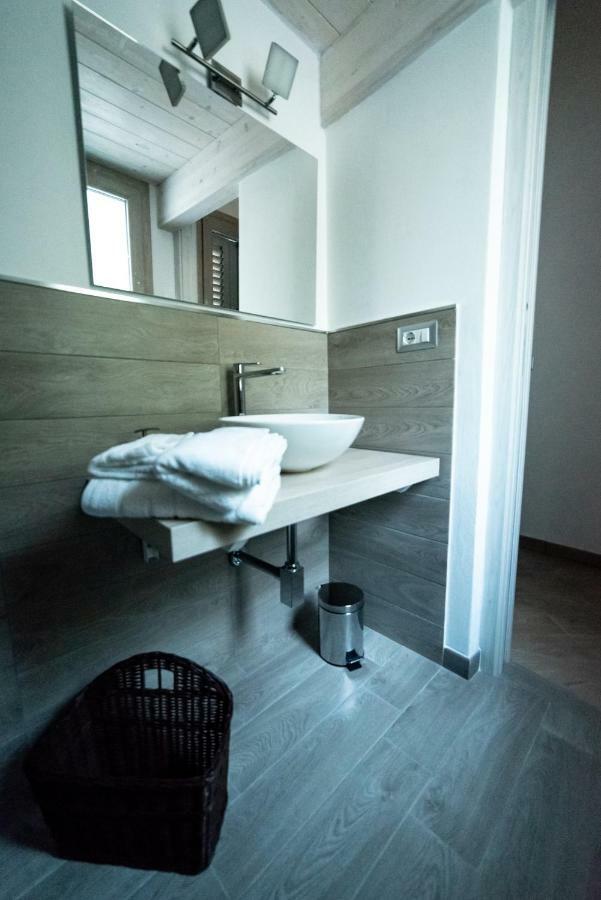 Memento Bed & Breakfast Ossi ภายนอก รูปภาพ